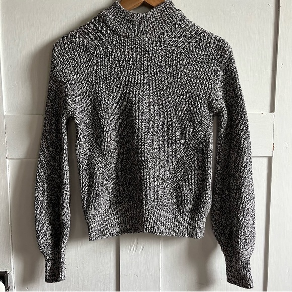 H&M Sweaters - H&M Mockneck Sweater